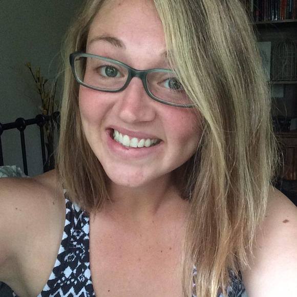 Meet your Posher, Hillary - Picture 1 of 1